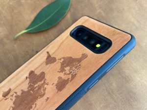 Wooden Galaxy S10/S10 Plus Case with World Map Engraving II