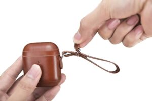 Sidestrap on leather AirPods case