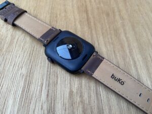 apple watch with brown leather strap