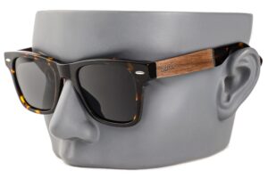 Avoca sunglasses on a grey mannequin