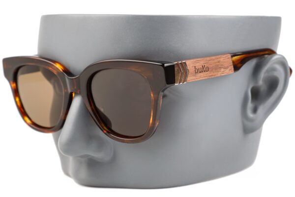 wallis sunglasses mannequin