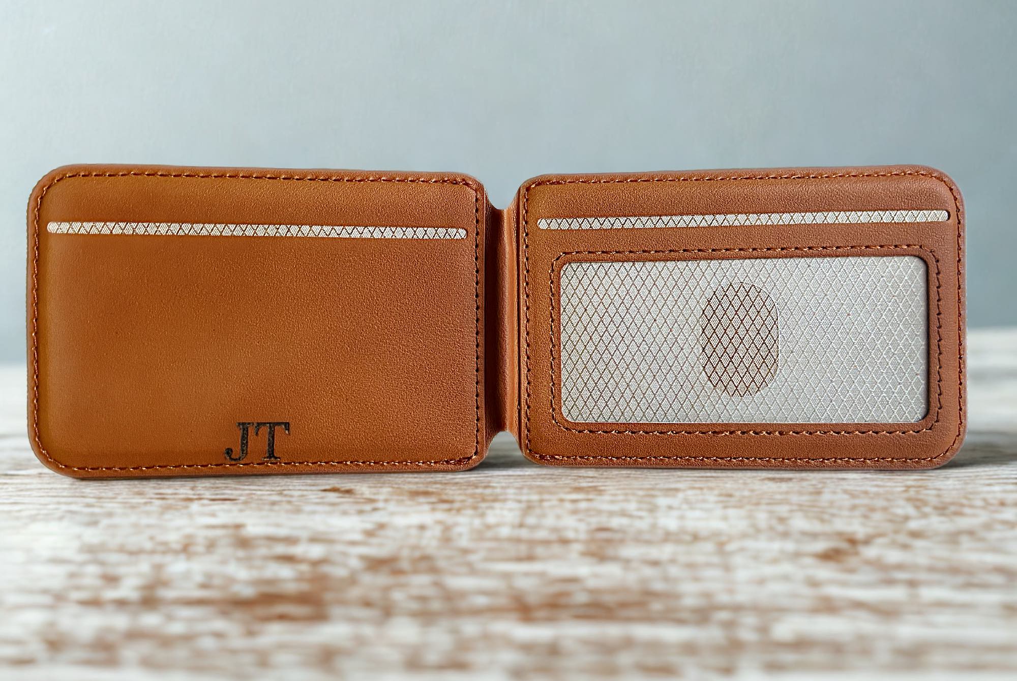 personalised MagSafe wallet