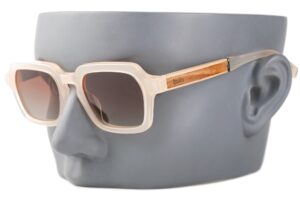 arden pearl sunglasses on mannequin