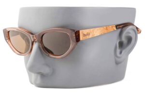 Havana sunglasses with amber frame and wooden arms on a grey mannequin head